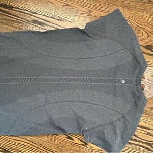 Lululemon swiftly tech short sleeve shirt great condition size 10